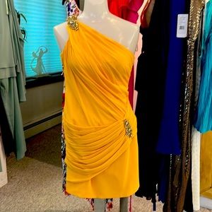 Gold one shoulder chiffon dress size 0 with beaded appliqué at shoulder and hip